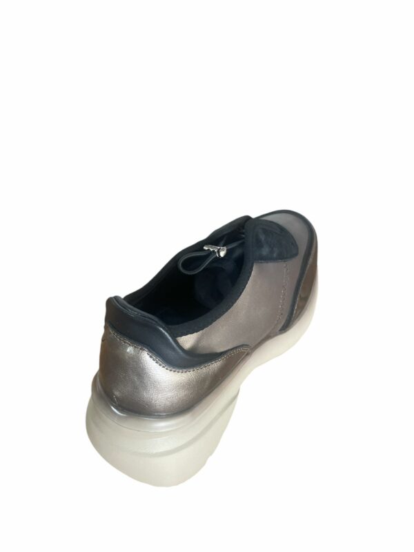 SNEAKERS METALIZADO