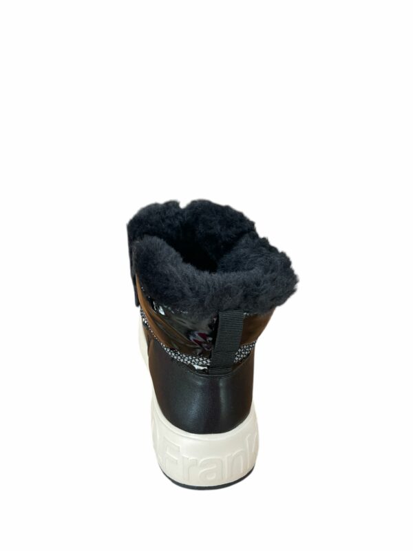 BOTA BOOMB