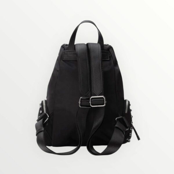 MOCHILA TACHAS
