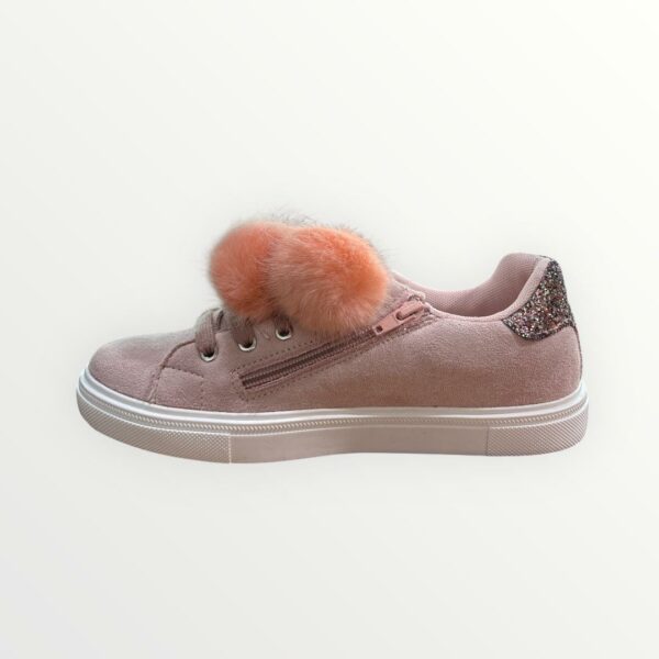 WhatsApp Image 2026-01-28 at 18.55.33 SNEAKERS POMPONES