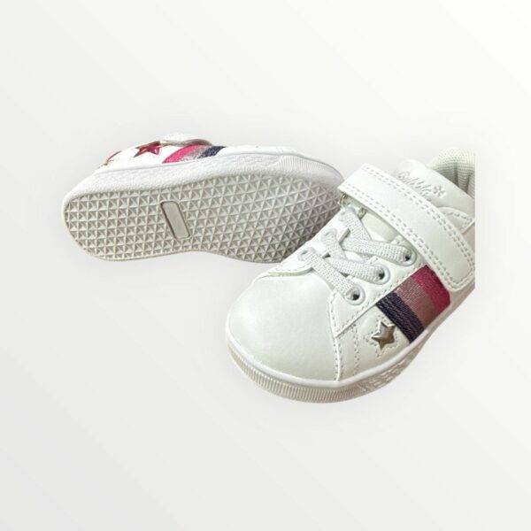 SNEAKERS DETALLES METALIZADOS