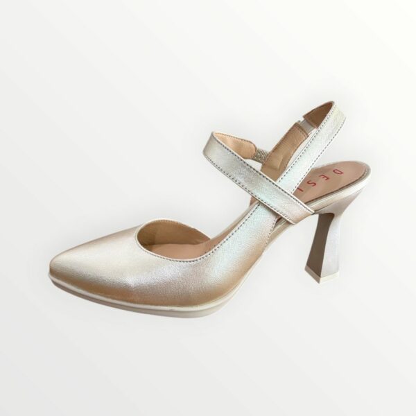 WhatsApp Image 2026-04-01 at 6.07.28 PM (1) ZAPATO SAGA18